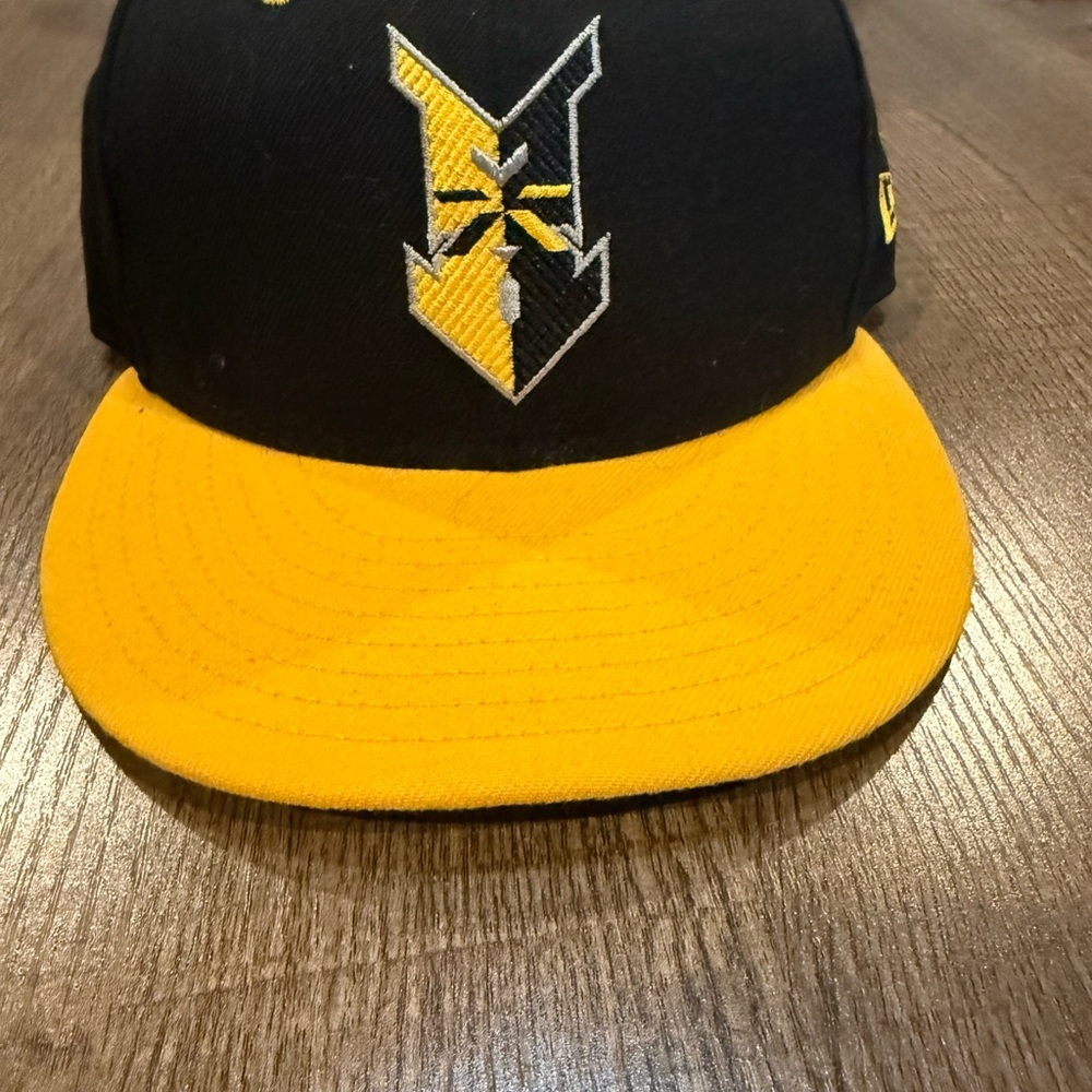 HK Army Split Snapback Hat in black, gold, and white Men’s Hat  Size 7 1/8